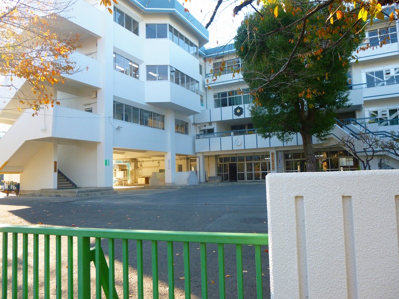 Junior high school. Chofu Municipal sixth junior high school (junior high school) up to 742m