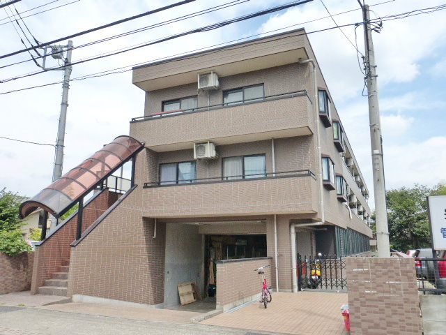 Building appearance. Condominium tiled