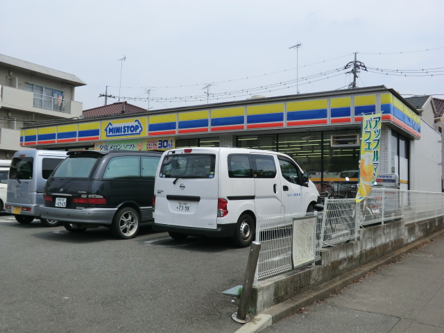 Convenience store. MINISTOP up (convenience store) 160m