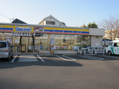 Convenience store. MINISTOP up (convenience store) 621m