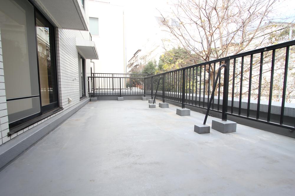 Balcony. roof balcony 17.55 sq m