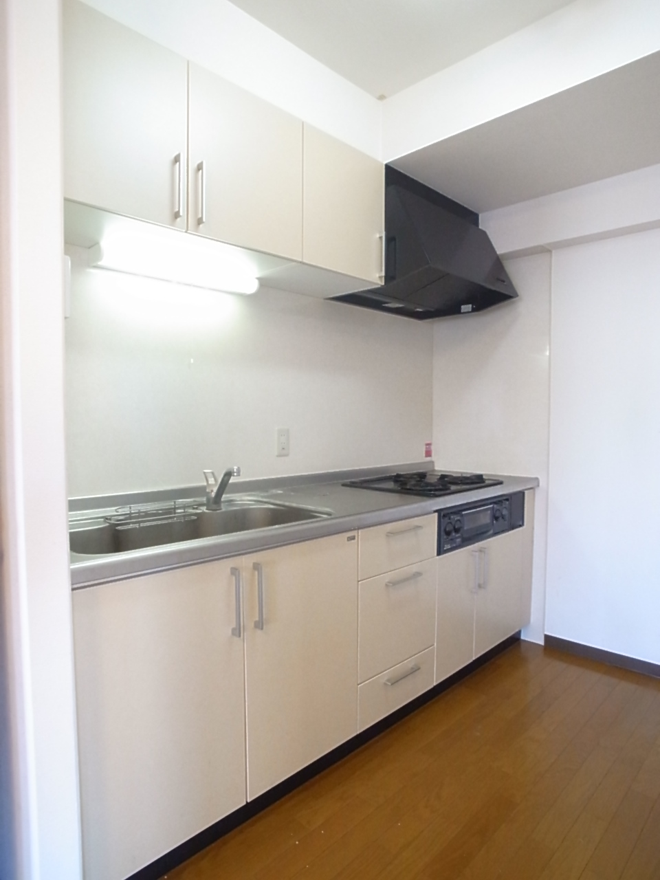 Kitchen. 3-neck gas system kitchen. Width 190 cm wide kitchen! 