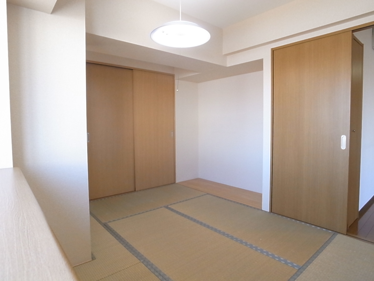 Living and room. Tatami rooms to settle