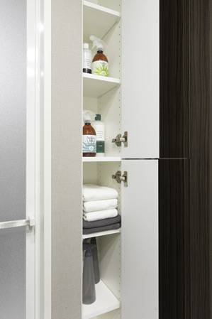 Bathing-wash room.  [Linen cabinet] Offer a convenient linen warehouse in towels and detergent of stock in the powder room. Order to be free to change the height of the shelf, You can usability well accommodated.