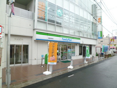 Convenience store. FamilyMart (convenience store) to 200m