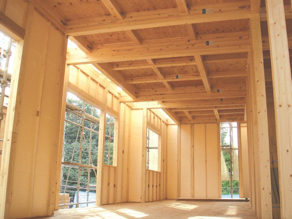 Construction ・ Construction method ・ specification. It is the site photo of the panel construction method that enables the SI housing. Almost outer wall only in the seismic performance