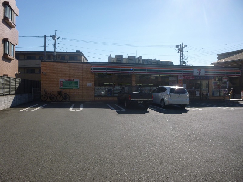 Convenience store. 1560m to Seven-Eleven (convenience store)