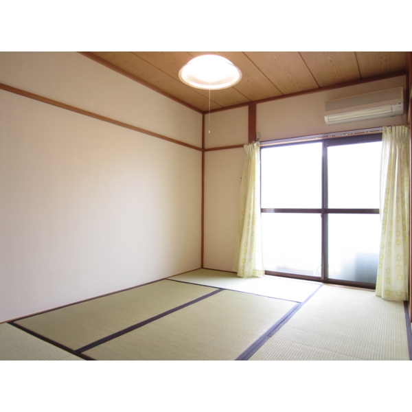 Living and room. Guests can relax in the Japanese-style room