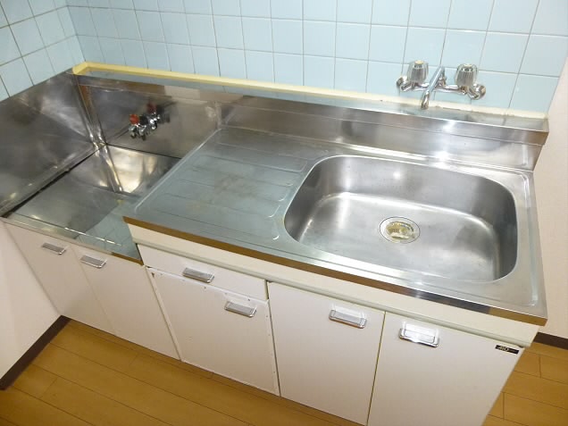 Kitchen. Large kitchen space in the self-catering school consent. 