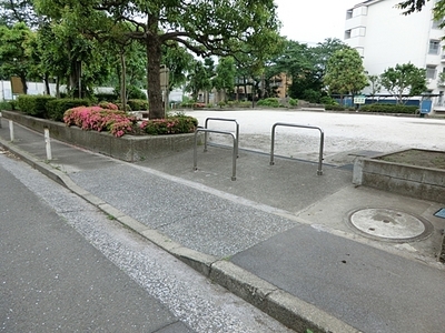 park. Ryoyama 100m to the park (park)