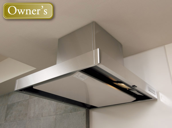Kitchen.  [Stainless steel range hood ( ※ 2)] Polished stainless steel range hood. Stylish design, It has a solid supply and exhaust force. ( ※ 2) Owner's select Shipping