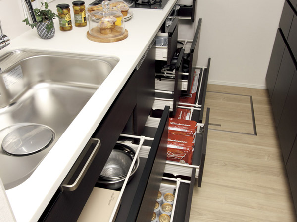 Kitchen.  [Slide storage] Slide housing also fits large cookware. Speed ​​fell in the middle by pressing strongly pull the, Slowly closed with a pull-motion function.