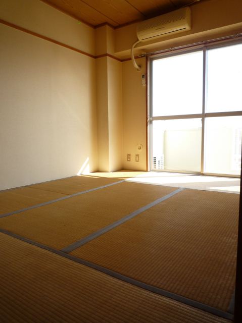 Living and room. After the move decision, Replace the tatami