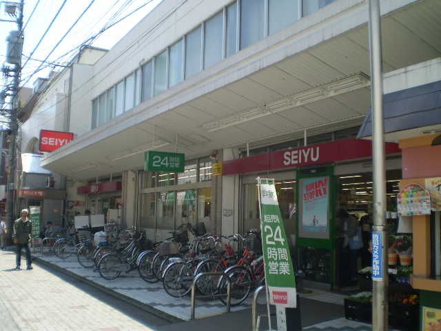 Supermarket. Seiyu to (super) 240m