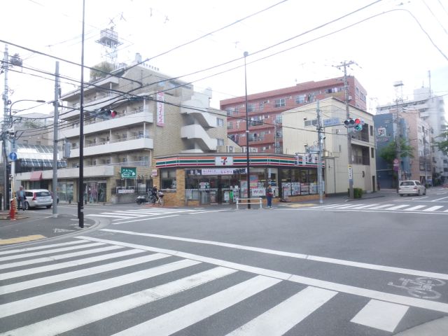 Convenience store. 670m to Seven-Eleven (convenience store)