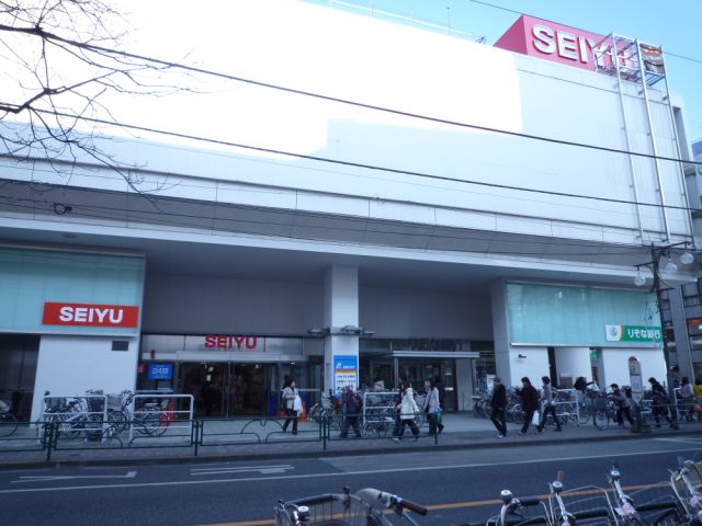 Shopping centre. Seiyu until the (shopping center) 790m