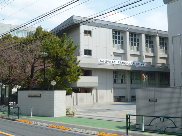 high school ・ College. Chofu Minami High School (High School ・ NCT) to 160m