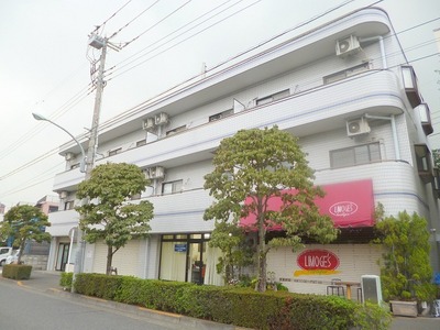 Building appearance. Zenshitsuminami direction There is no dark road from the station