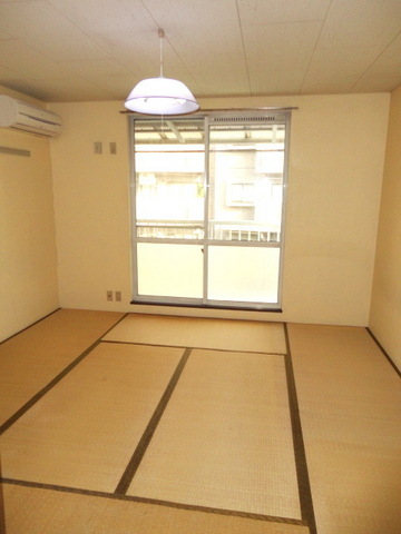 Living and room. 8 quires of Japanese-style room