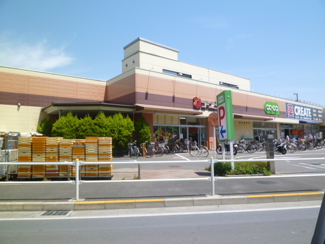 Supermarket. 700m to the Co-op (super)