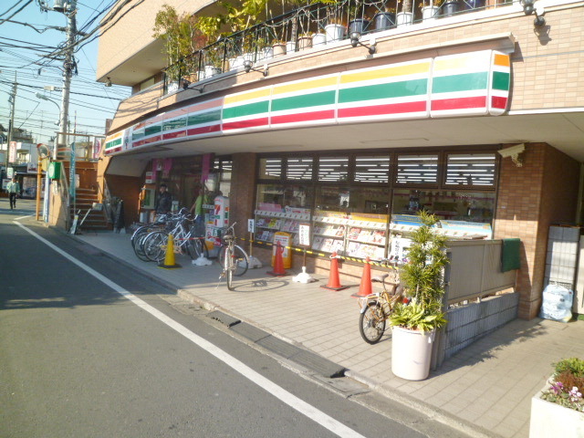 Convenience store. Seven-Eleven (convenience store) to 400m