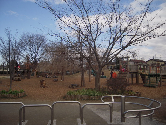 park. 1200m to Maehara park (park)