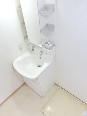 Washroom. Independent wash basin