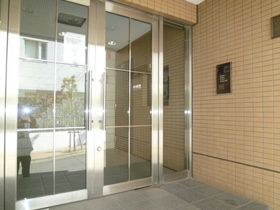 Entrance. Auto-lock of peace of mind