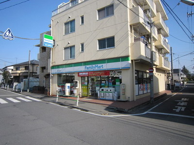 Convenience store. 550m to Family Mart (convenience store)