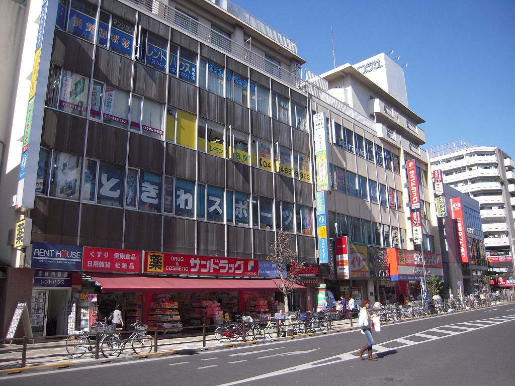 Shopping centre. Chofu Bahnhofstrasse until the (shopping center) 650m