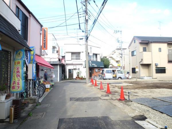 Local photos, including front road. Frontal road