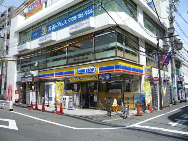 Convenience store. MINISTOP up (convenience store) 390m