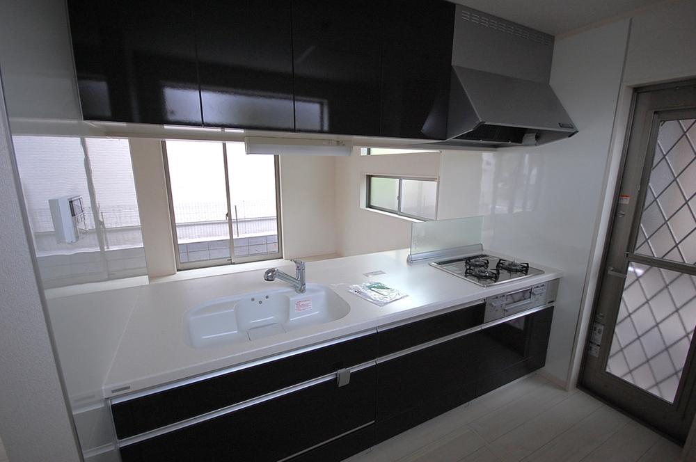 Same specifications photo (kitchen). Seller same specifications construction cases