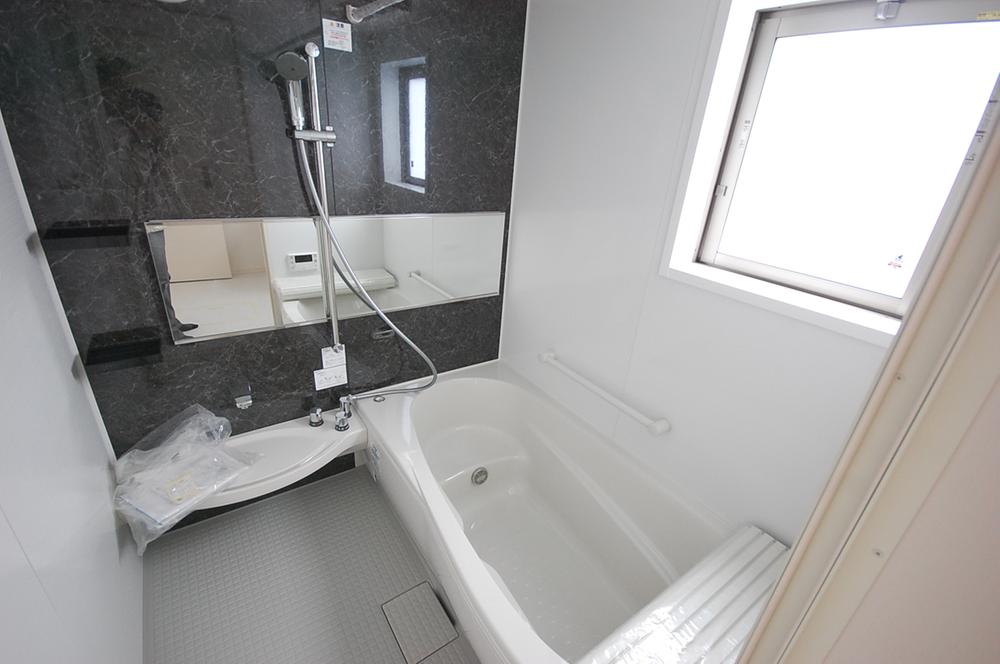 Same specifications photo (bathroom). Seller same specifications construction cases