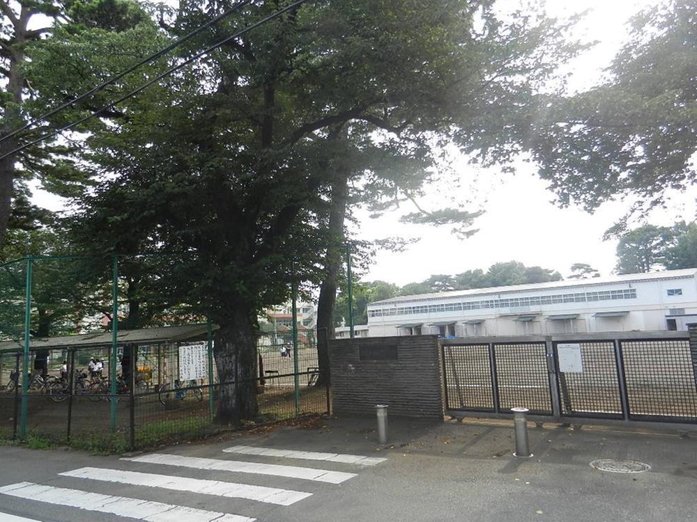 Junior high school. 2 minutes to about 120m walk from the property Kojiro junior high school