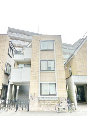 Building appearance. Three-storey