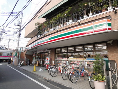 Convenience store. 300m to Seven-Eleven (convenience store)