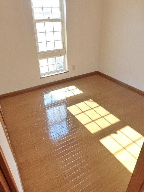 Other room space. Flooring