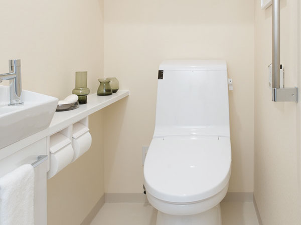 Toilet.  [Water-saving low tank toilet] Adopting the cleaning water consumption is less low tank toilet. Also be a reduction of CO2 emissions to the water-saving, Friendly specifications also an environmental perspective in economic.