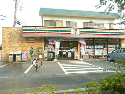 Convenience store. Seven-Eleven (convenience store) to 200m