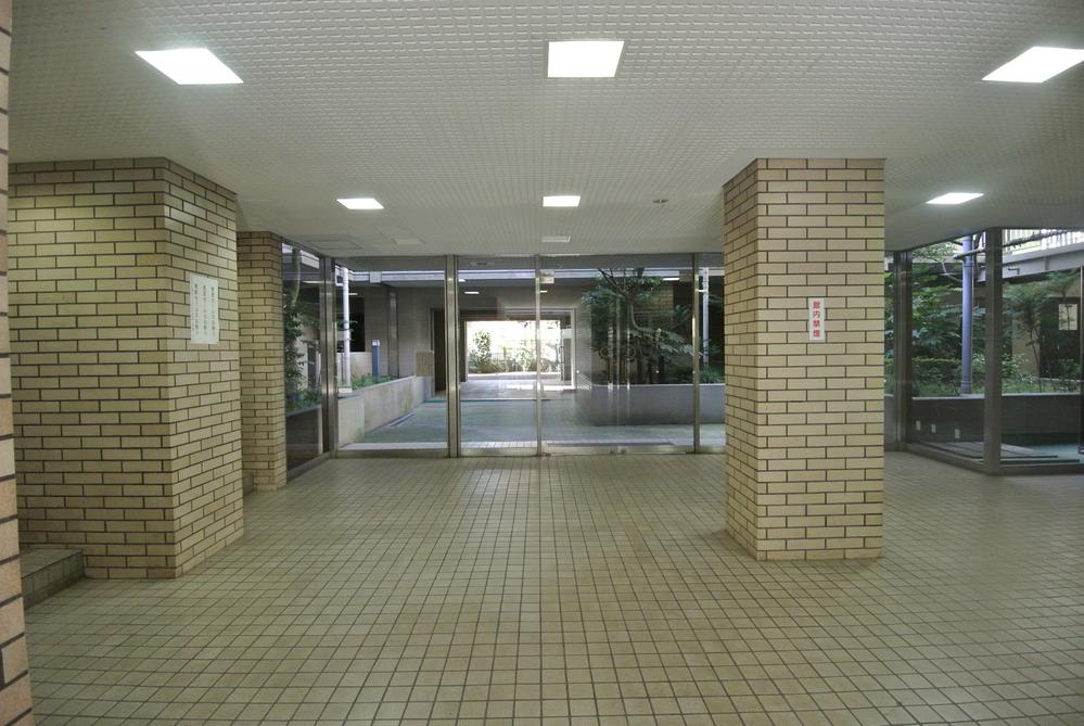 Local appearance photo. Selling local