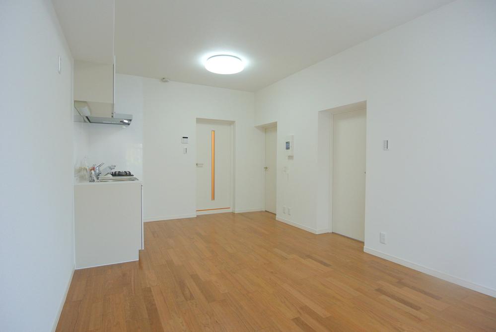 Living. Selling local