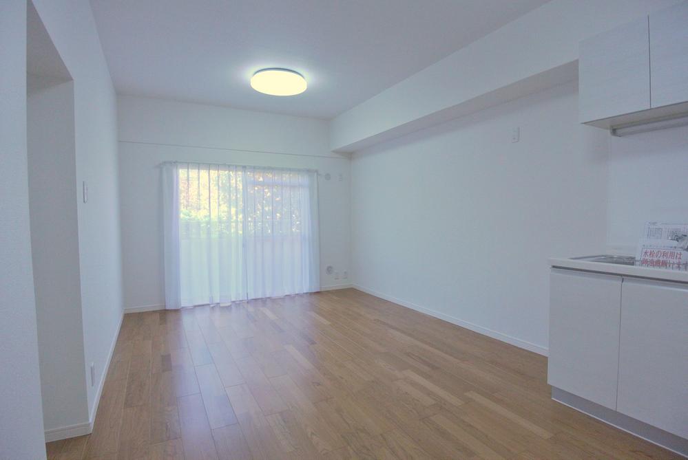 Living. Selling local