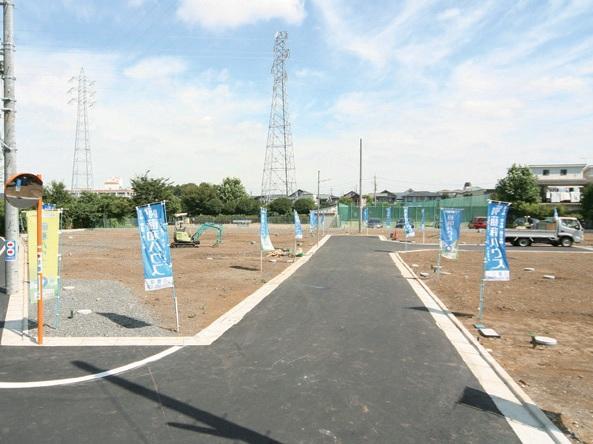 Local photos, including front road. Location of green and big blue sky is spread   ※ When the vacant lot