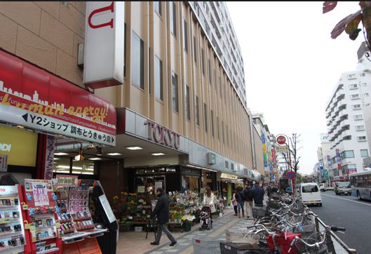 Convenience store. Chofu Tokyu up (convenience store) 339m