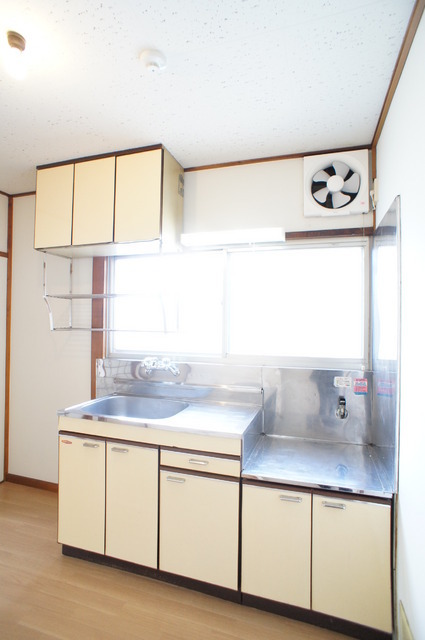 Kitchen. Two-burner stove can be installed kitchen ☆ It is economical in city gas use