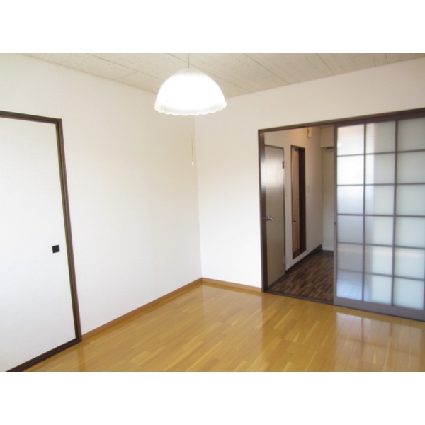 Living and room. There is a partition in the kitchen and the living room, Convenient! ! 