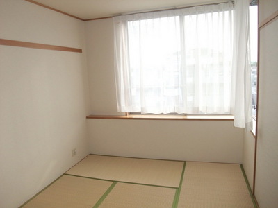 View. Japanese-style room is a bright large window