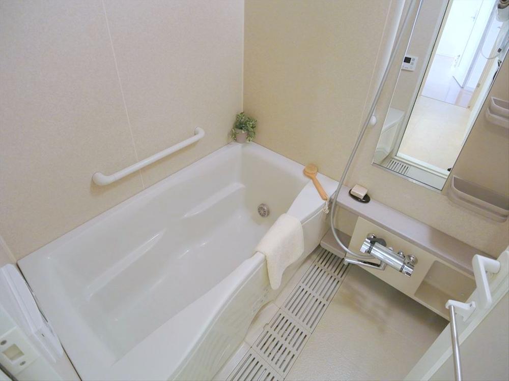 Bathroom. Selling local