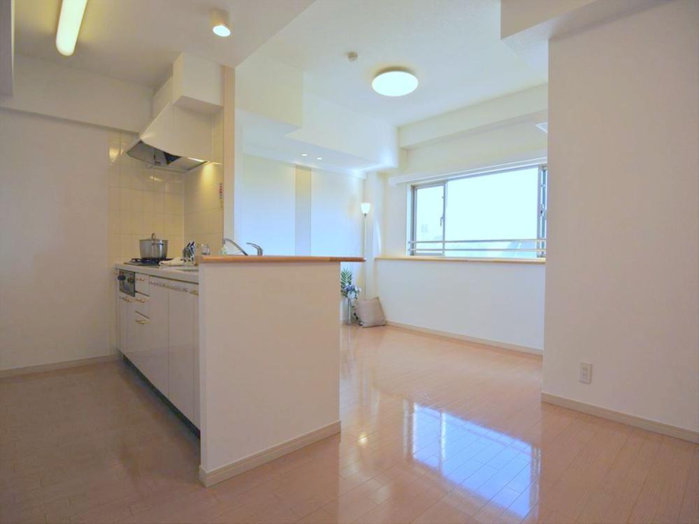 Living. Selling local